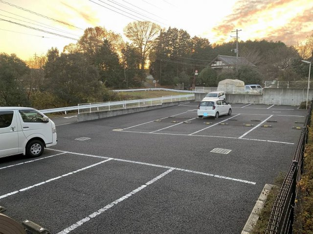 レオパレスガイアの駐車場