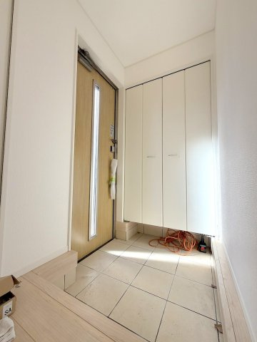 昭島市拝島町3丁目全３棟　新築分譲の玄関