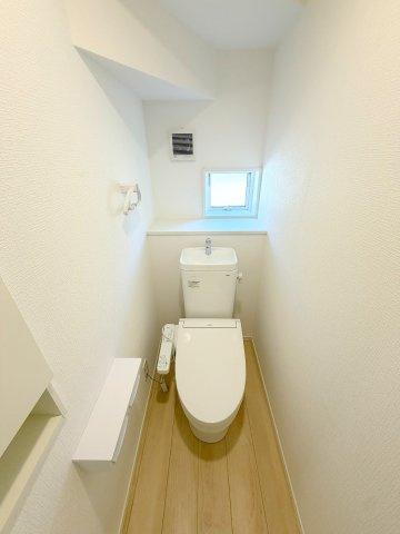 昭島市拝島町3丁目全３棟　新築分譲のトイレ