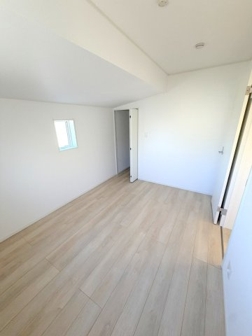 昭島市拝島町3丁目全３棟　新築分譲の洋室