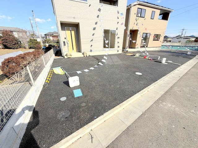 昭島市拝島町3丁目全３棟　新築分譲の駐車場