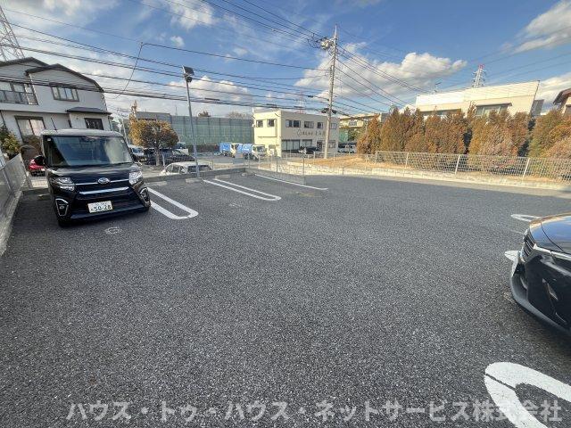 ラ・セゾンクレールの駐車場