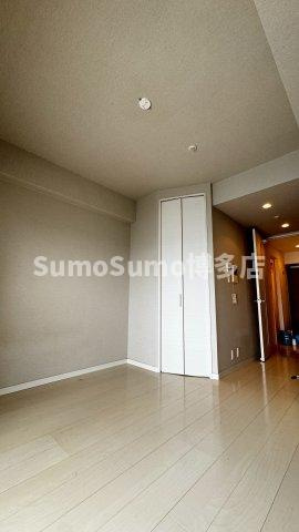 La Fase Granvia HAKATAの居間・リビング|こちらの居間で趣味の時間をお楽しみください