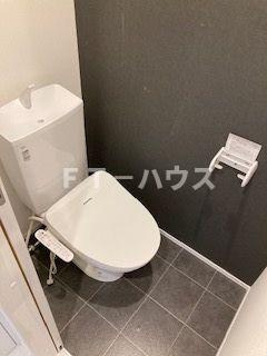 Likes飯山満町A棟のトイレ