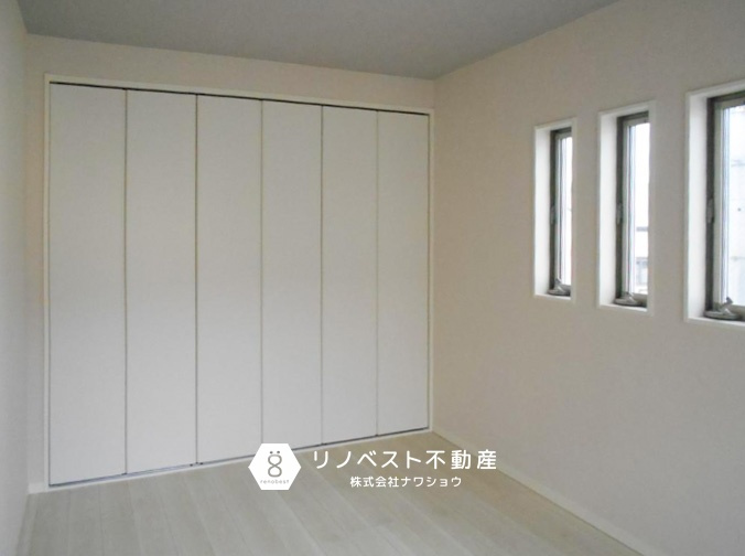 東大阪市中石切町2丁目の洋室|約7.0帖の広い洋室は家具のレイアウトがしやすい形です◎お好みのお部屋作りをお楽しみください♪