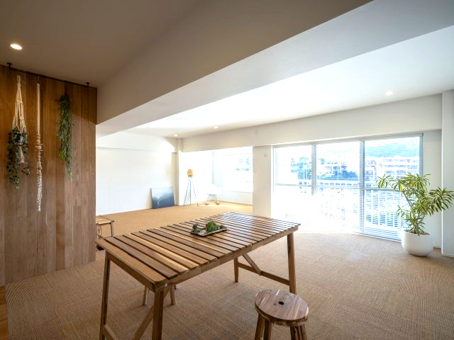 海まで10分！葉山エコーハイツ　5階　の居間・リビング