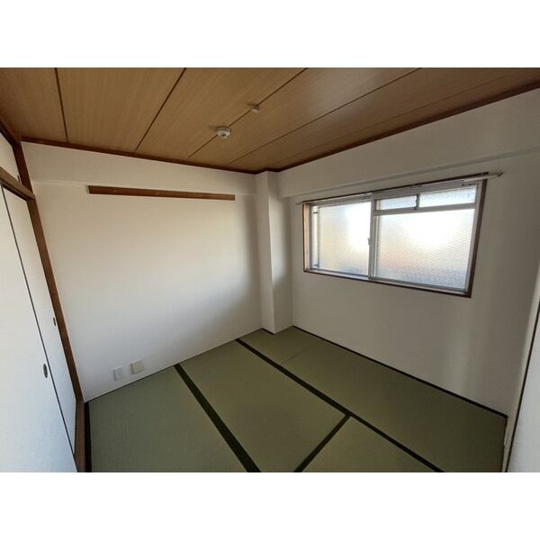 サーティ西尾の和室