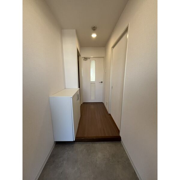 サーティ西尾の玄関