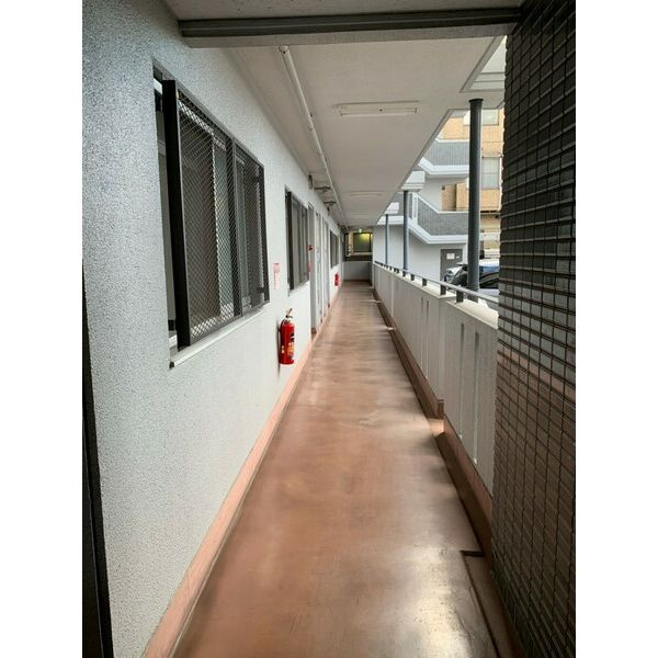 サーティ西尾のロビー