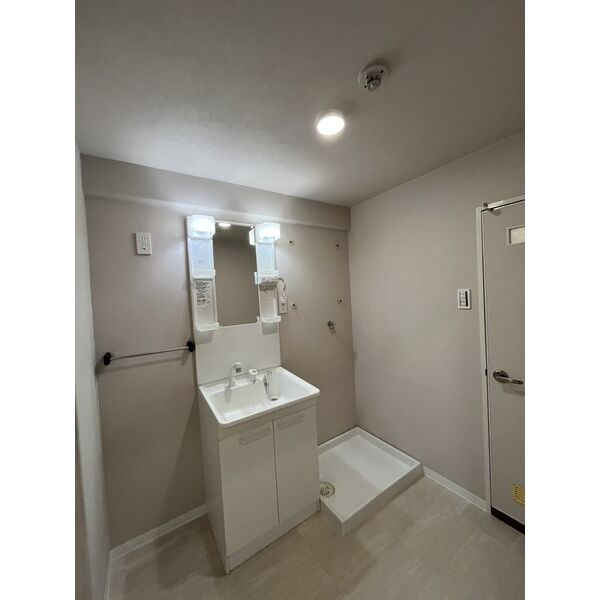 サーティ西尾の独立洗面台