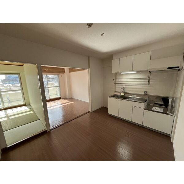 サーティ西尾の居間・リビング