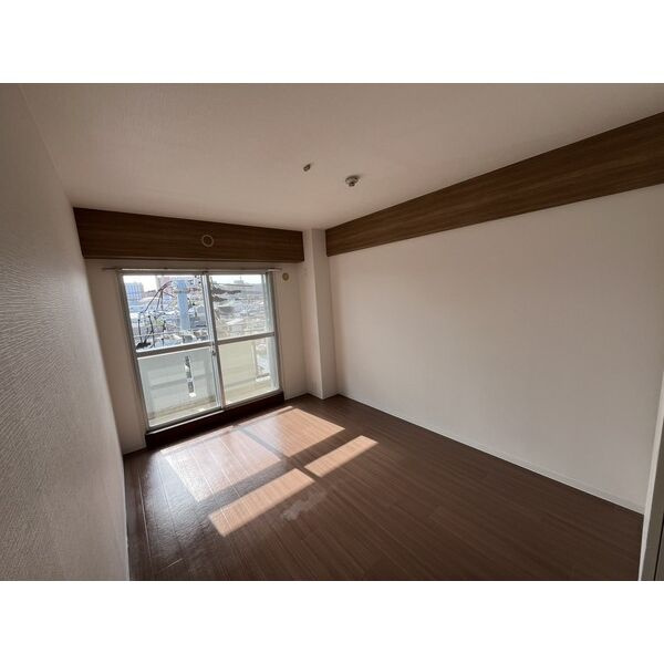 サーティ西尾の洋室