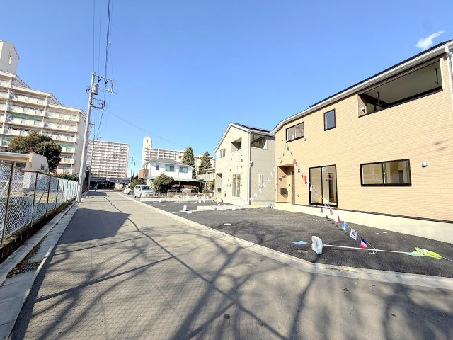 昭島市拝島町3丁目全３棟　新築分譲の前面道路含む現地写真