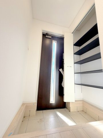 昭島市拝島町3丁目全３棟　新築分譲の玄関