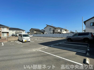 【駐車場】 | ロイヤルパークス林町 D棟 | 駐車場