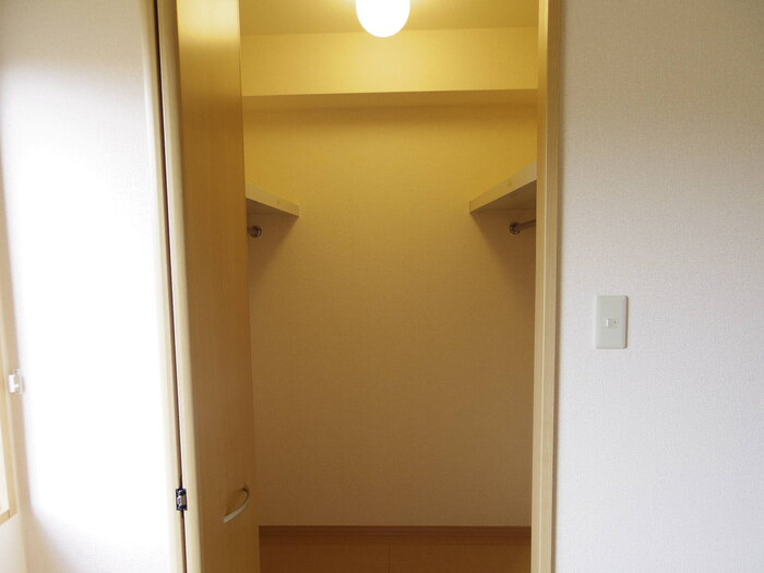 リビングタウンみどりのの収納|ウォークインクローゼット仕様