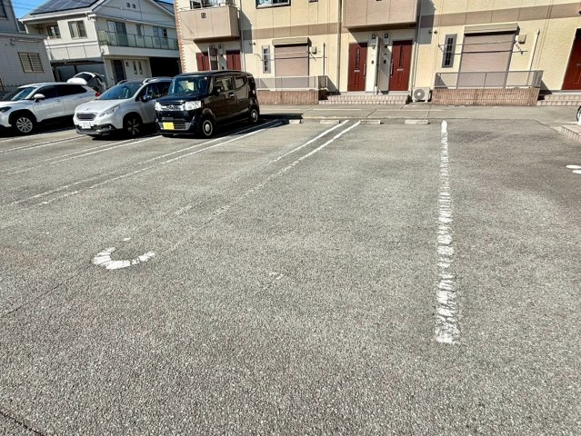 ロワジールの駐車場