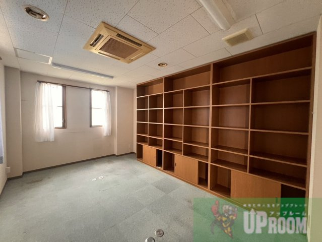 金田店舗のロビー