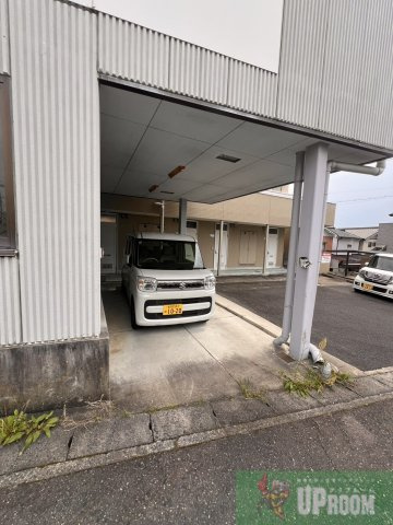 金田店舗の駐車場