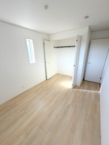 昭島市拝島町3丁目全３棟　新築分譲の洋室