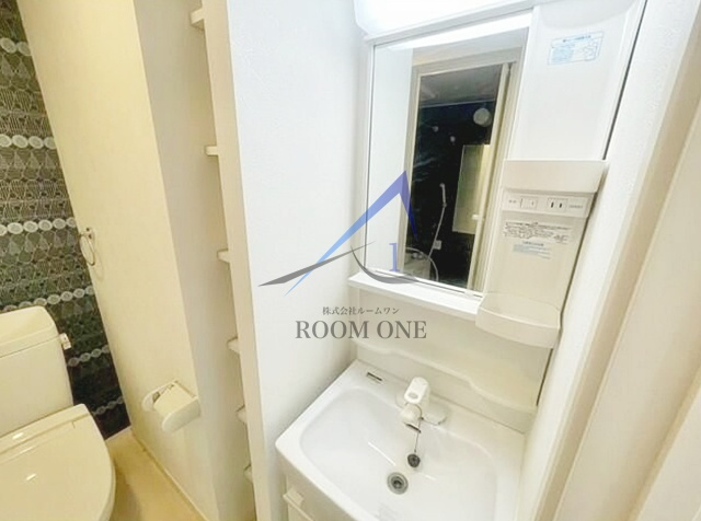 新子安レジデンスの洗面所|独立洗面台です。