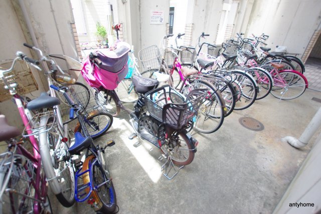 グランドアーバン　仲介手数料無料の駐車場