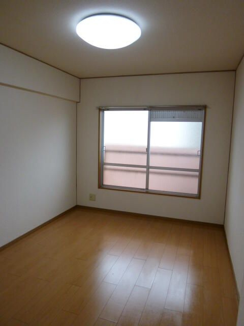 新宿ローヤルコーポの居間・リビング