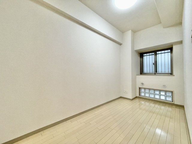 ディークレスト太子堂駅前Eastの洋室