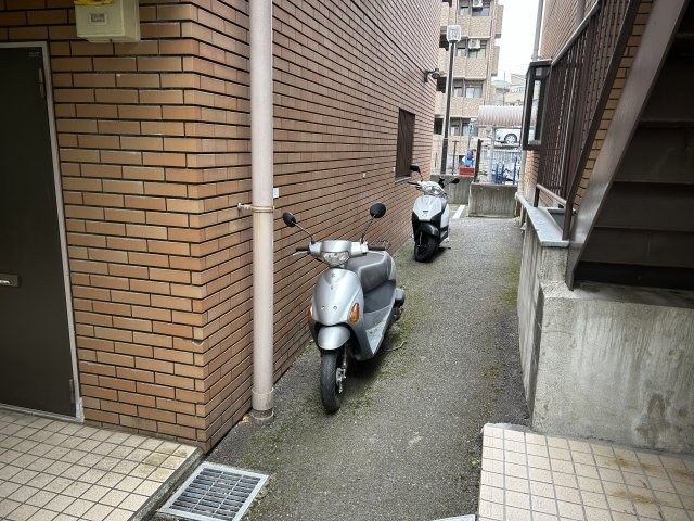 すみれマンションの駐車場|すみれマンション　バイク置場