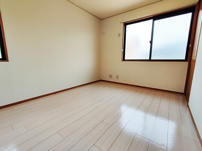 ヴィラ里音　さえずり館の洋室