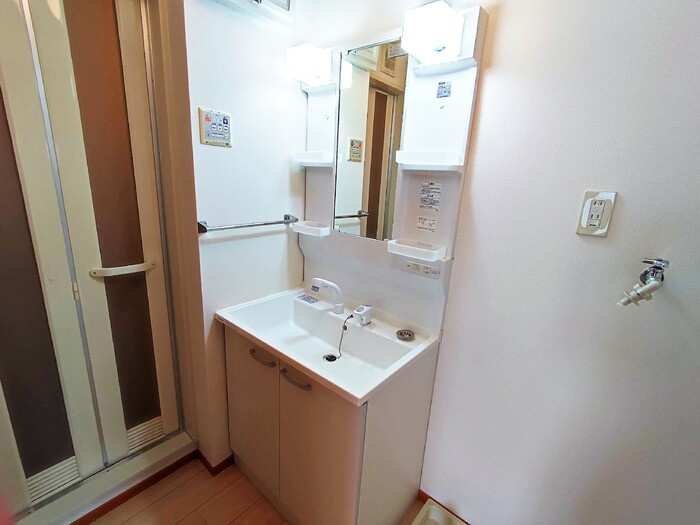 ヴィラ里音　さえずり館の洗面所