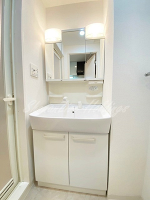 【洗面所】 | メルシー・ヴォク一 | 明るい洗面所です