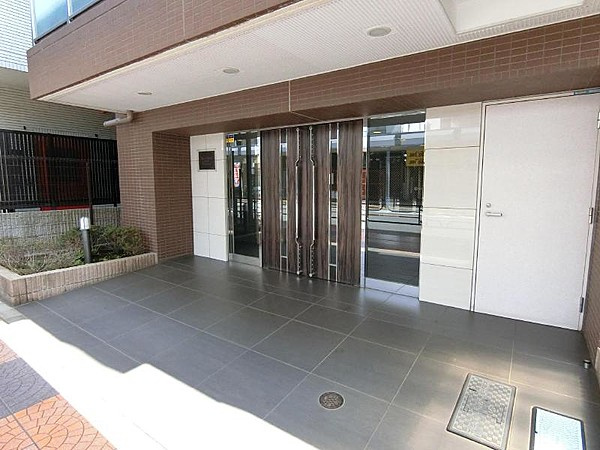 グラントレゾール浅草のエントランス