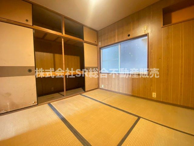 立花町中古テラスハウスの和室|日本らしい落ち着いた雰囲気の和室です