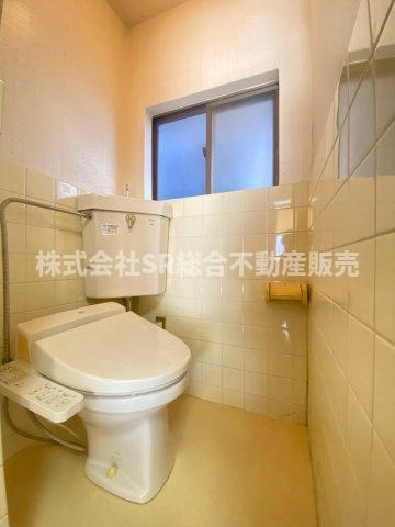 立花町中古テラスハウスのトイレ|2Fにも温水洗浄便座付きのトイレがございます！