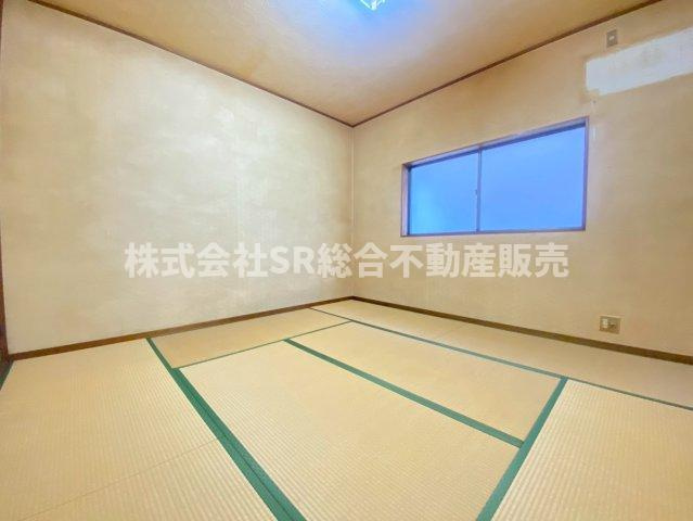 立花町中古テラスハウスの寝室|落ち着いて過ごせるお部屋なので、寝室にいかがでしょうか