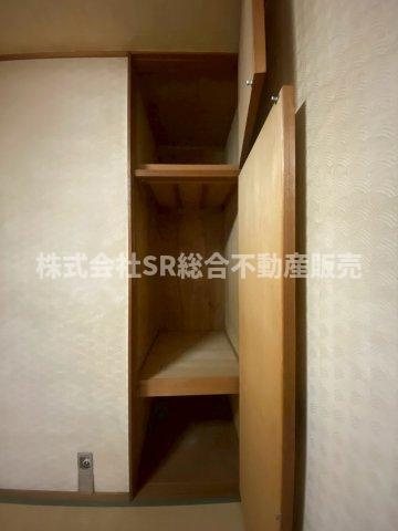 立花町中古テラスハウスの収納|便利な収納スペースです