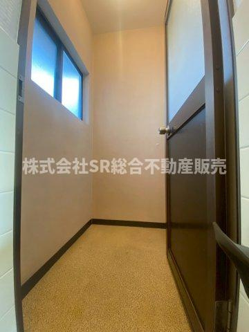 立花町中古テラスハウスの内装|物置として使えるスペースがあります！