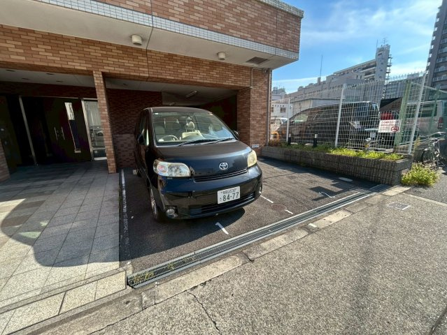 サムティ阿波座Lussoの駐車場