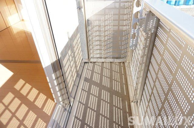 熊本市東区戸島西４丁目のアパートのバルコニー