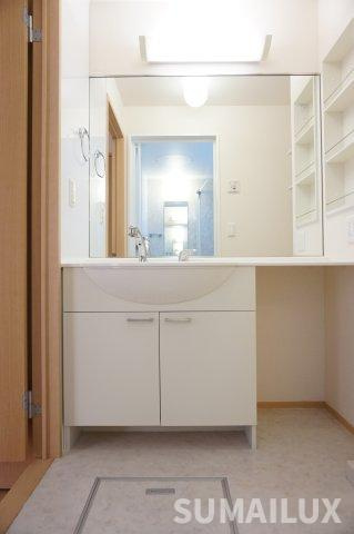 熊本市東区戸島西４丁目のアパートの独立洗面台