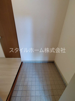 【玄関】 | アーバンハイツA棟 | イメージ写真です。