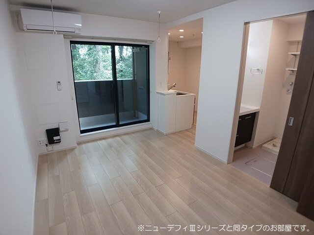 加古川市東神吉町砂部のアパートの居間・リビング