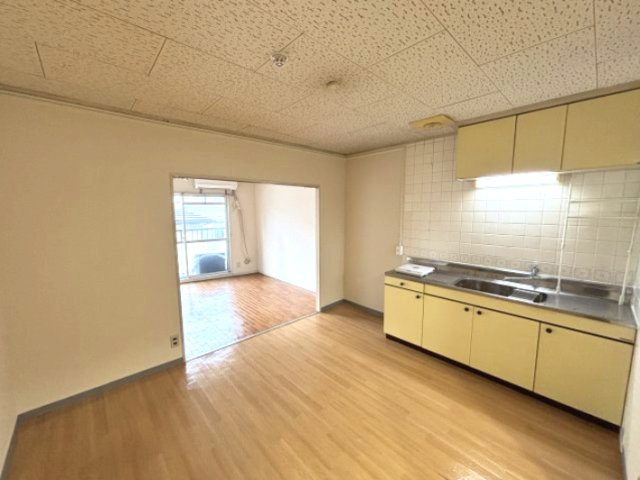 プチシャトー徳井の居間・リビング