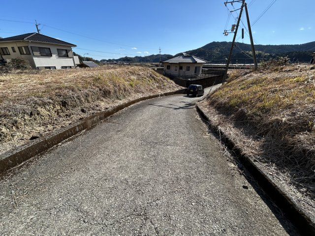 海部郡海陽町久保字安養寺11土地の前面道路含む現地写真