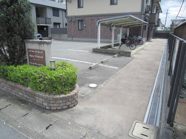 セジュールＭＡＲＵＴＯの駐車場