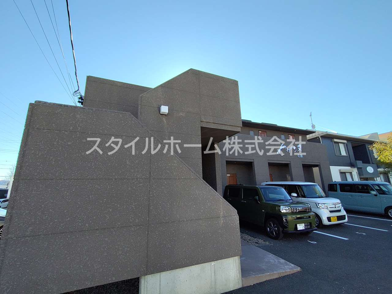 セザンヌ佐藤の駐車場