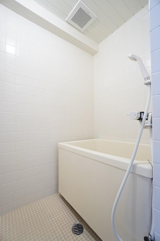 イー・エル・ケイ大名ビルの浴室