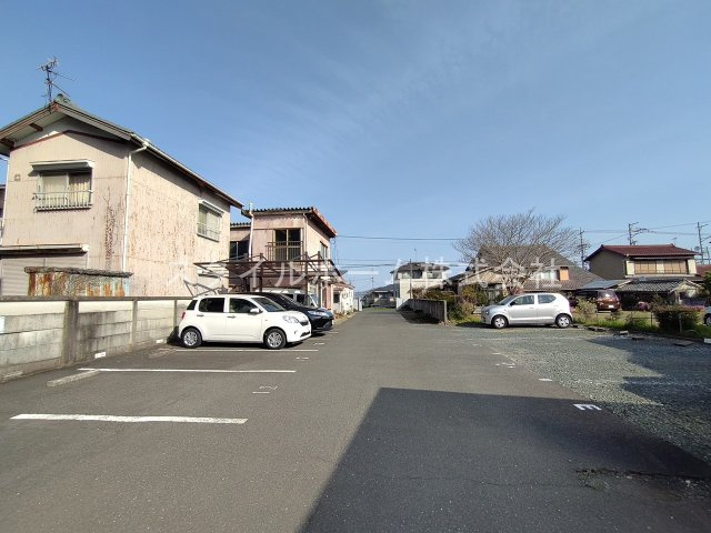 グリーンライフ萌の駐車場