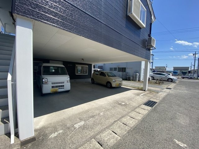サンハイツ吉倉の駐車場